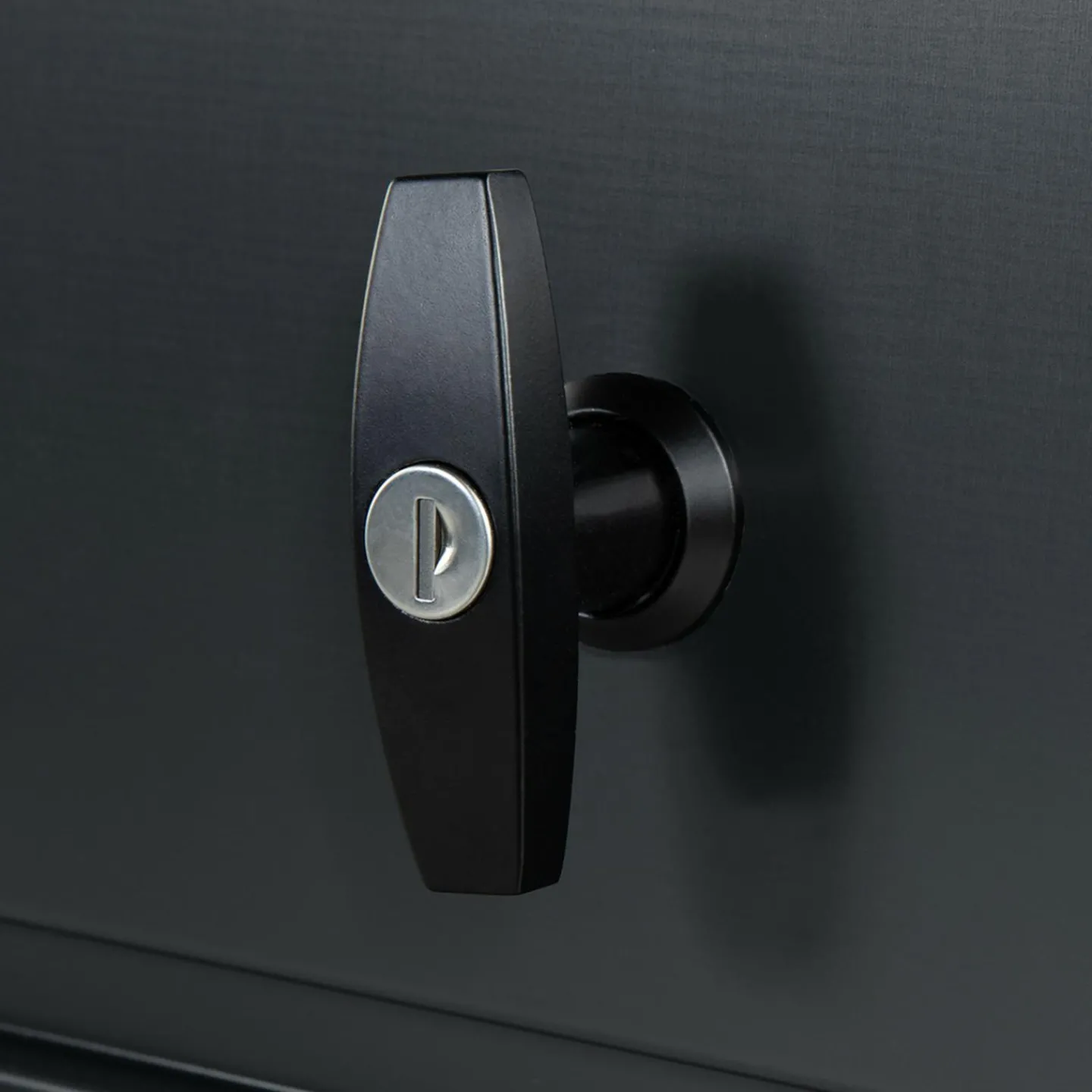 Coffre de rangement métal 810L verrouillable gris anthracite pour jardin 147x86x82 cm*IDMarket Hot