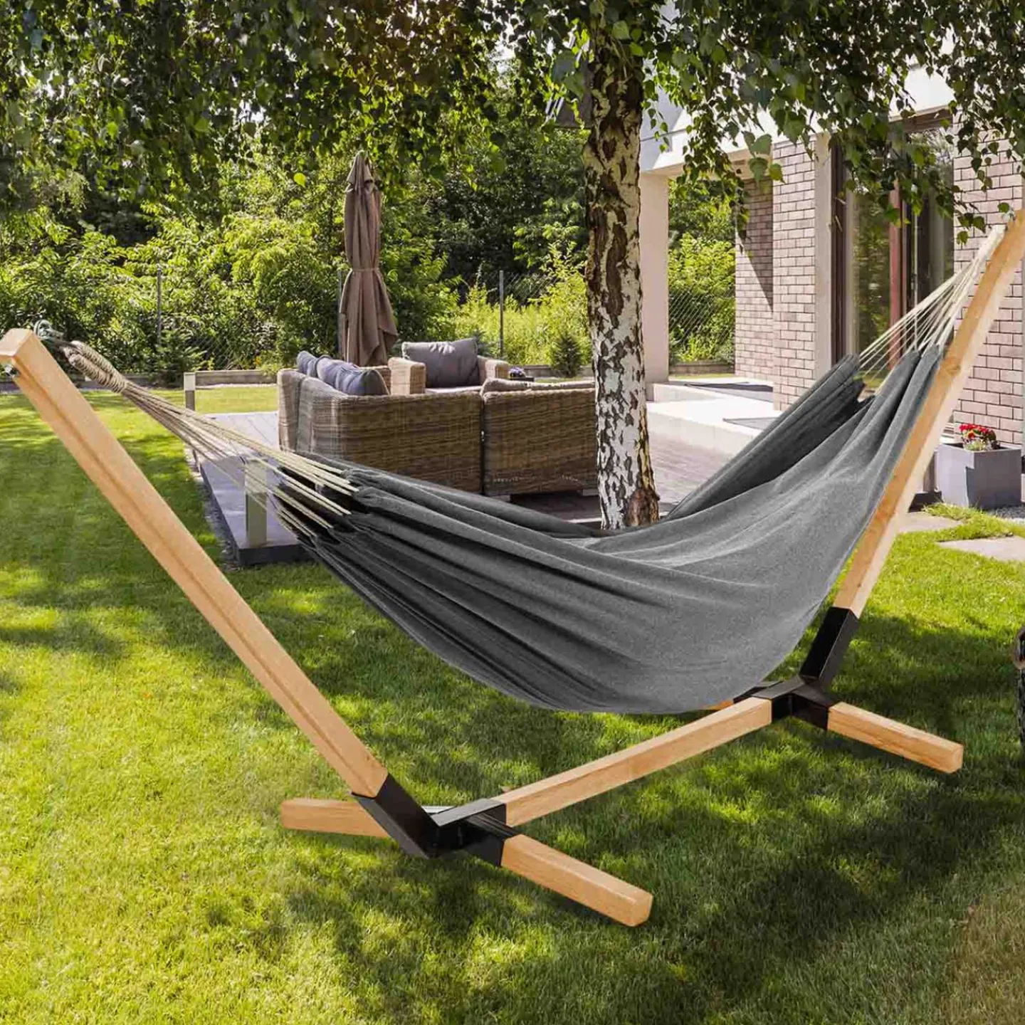 Hamac gris anthracite en toile avec support bois*IDMarket New