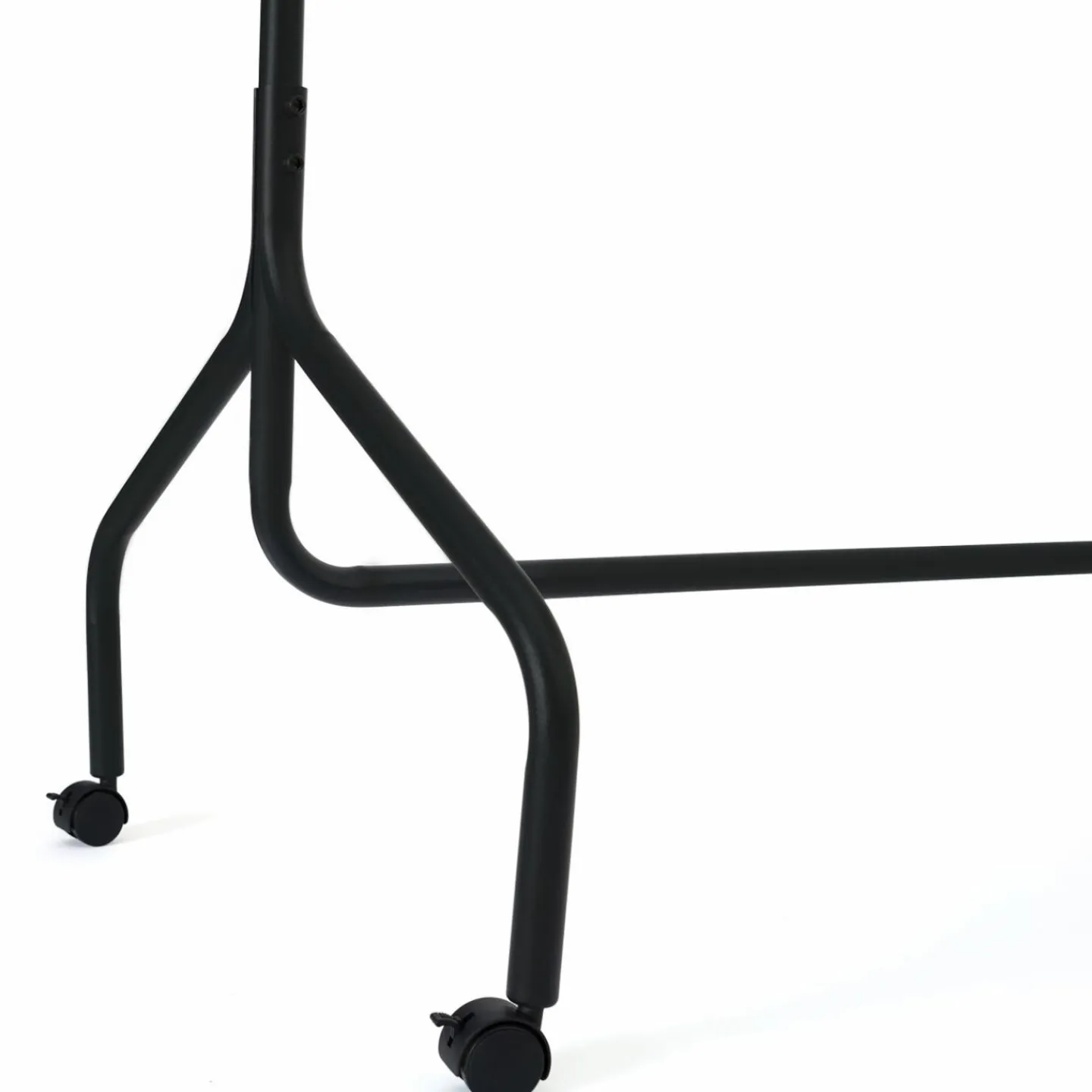 Portant à vêtements métal noir sur roulettes*IDMarket Outlet