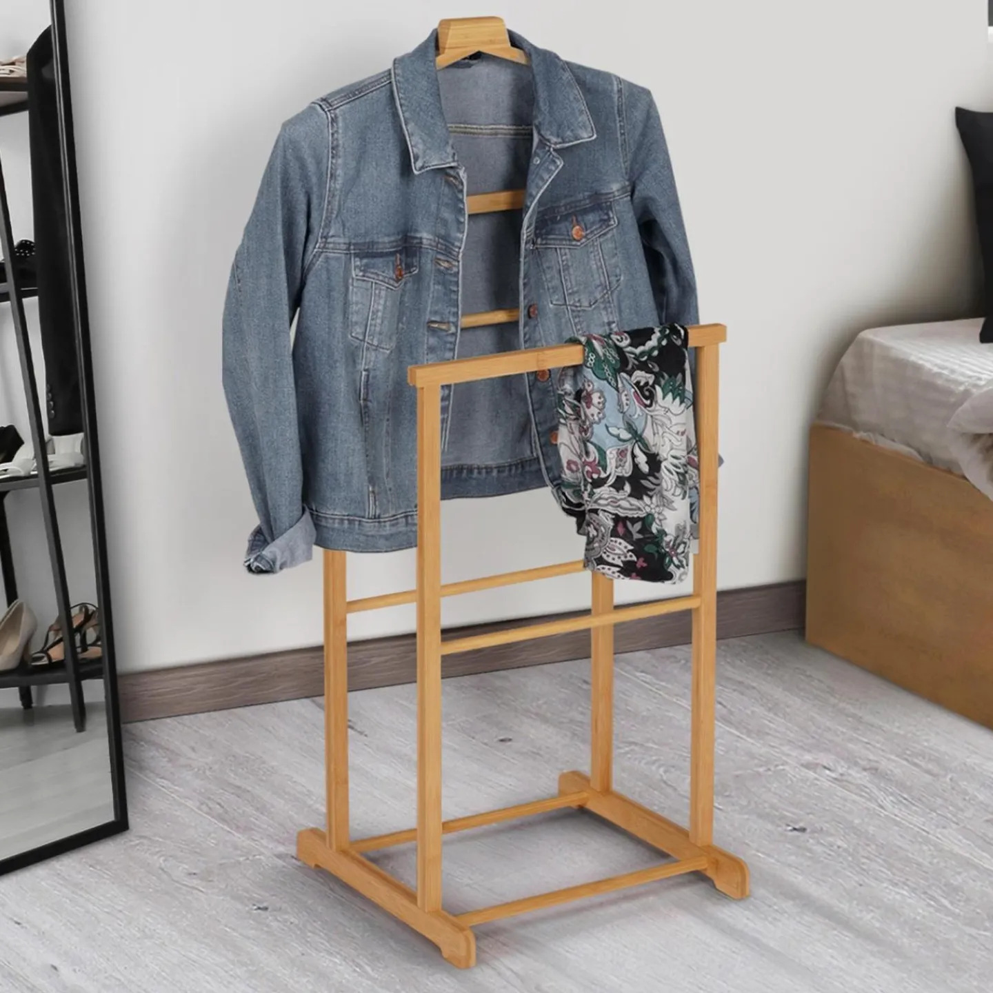 Valet de nuit en bambou portant à vêtements*IDMarket Discount